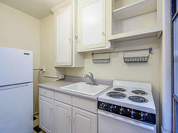 4th image of 503 1st Ave W APT 204