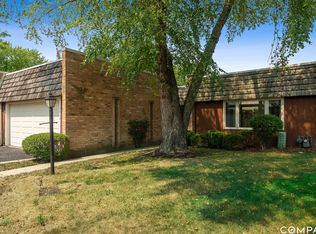 1837 Somerset Ln, Northbrook, IL