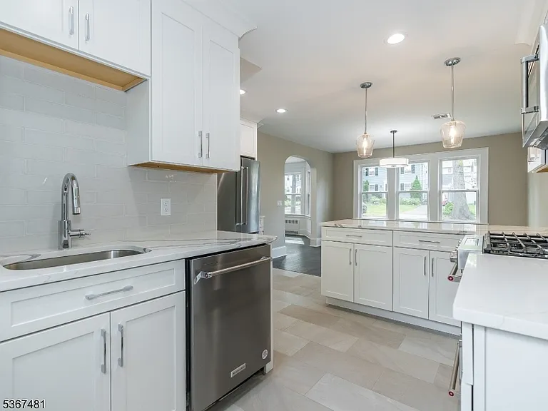 186 Gregory Ave — Photo 7
