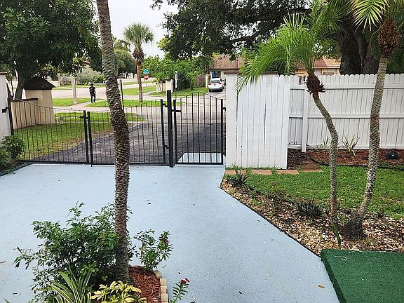 4th image of 5690 Biscayne Dr