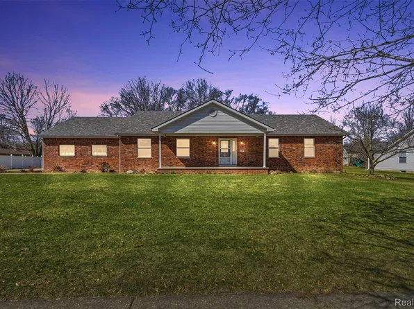 2363 Willowdale Dr, Burton, MI 48509