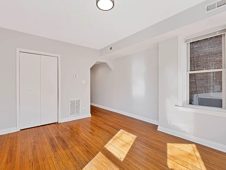 7150 S Cornell Ave #1E — Photo 4