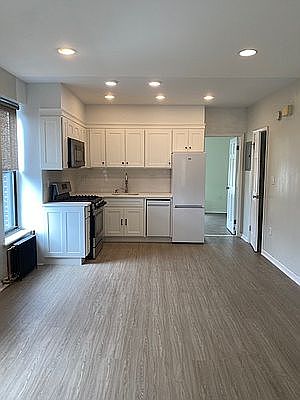 1st image of 205 Sackett St APT 3