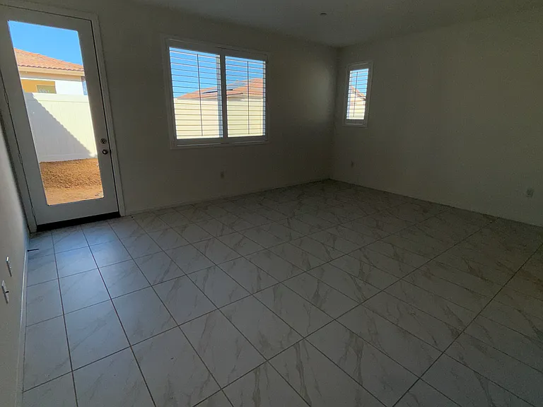 39171 Quixote Ct — Photo 17