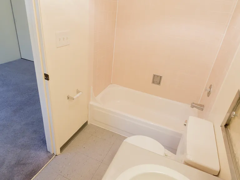 4130 11th Ave NE #1008 — Photo 2