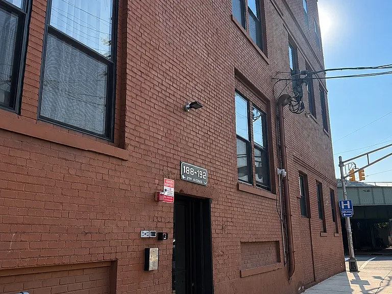 188 21st Ave #1 — Photo 1