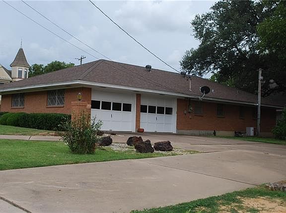 3rd image of 135 Corsicana St