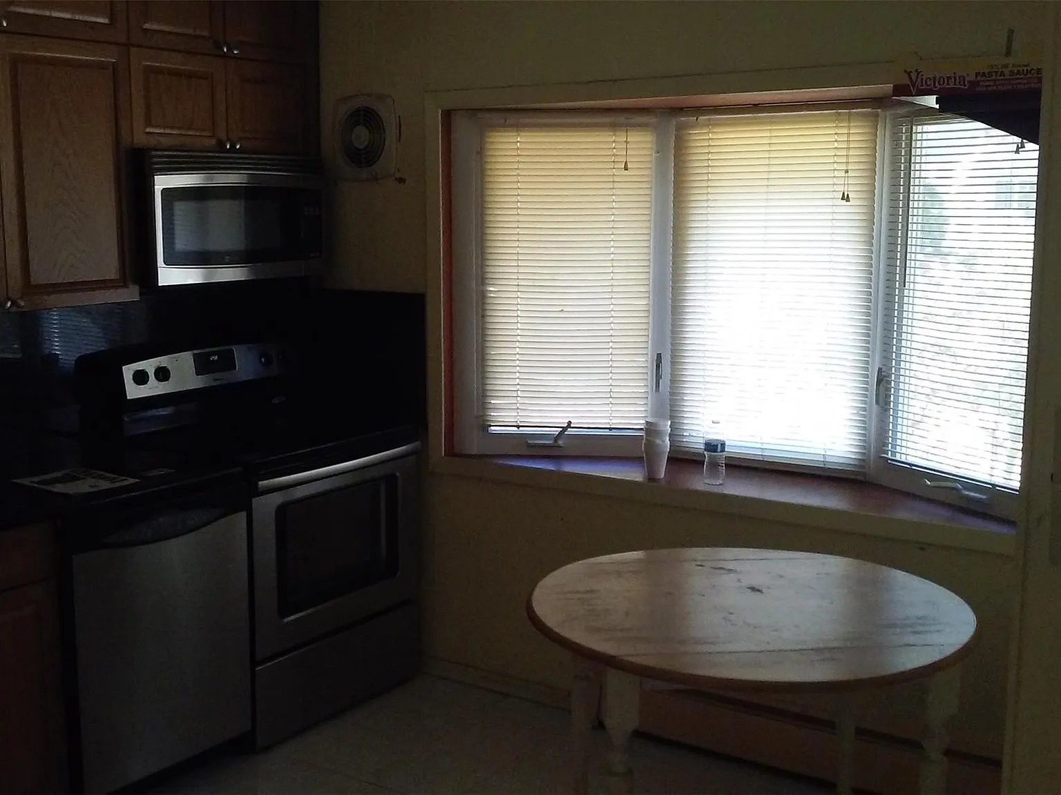 4 bed, 2.0 bath, 1400 sqft, $4,500 — Photo 3