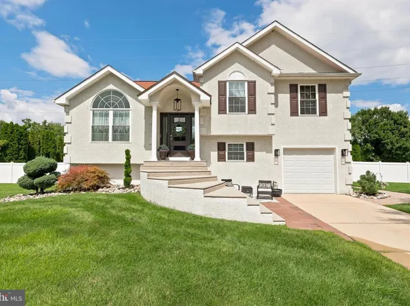5 Poplar Ct, Mullica Hill, NJ 08062