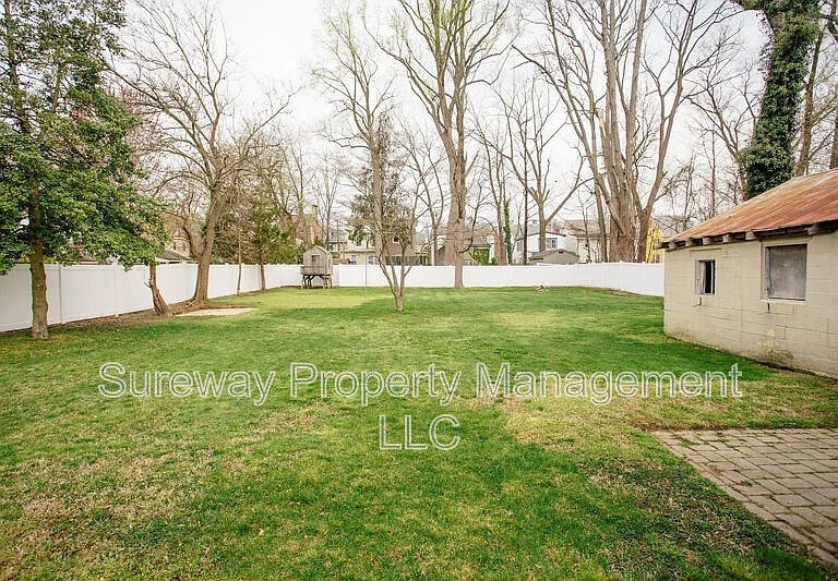 20 Coates St — Photo 38