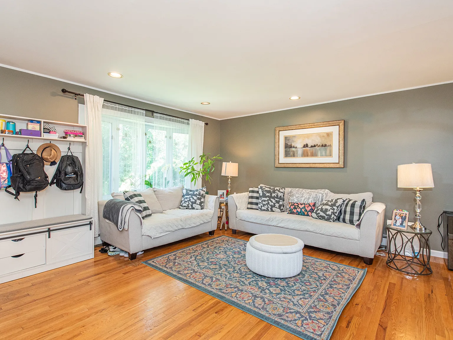 3 bed, 1.5 bath, 1142 sqft, $3,500 — Photo 3