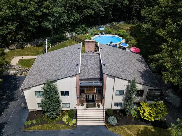 18 Heritage Dr, Lincoln, RI 02865