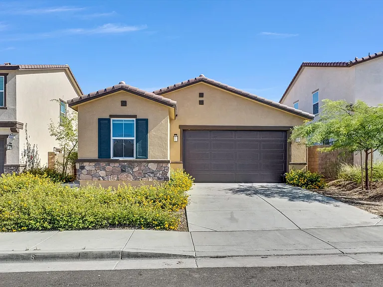 4688 Florence Dr — Photo 2