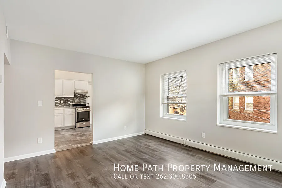 2 bed, 800 sqft, $1,370 — Photo 3