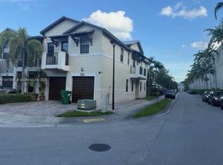 10476 NW 61st St #10, Miami, FL 33178