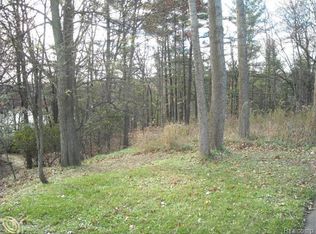 Starwood Dr, Fenton, MI