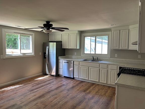 2nd image of 638 Wood River Ave