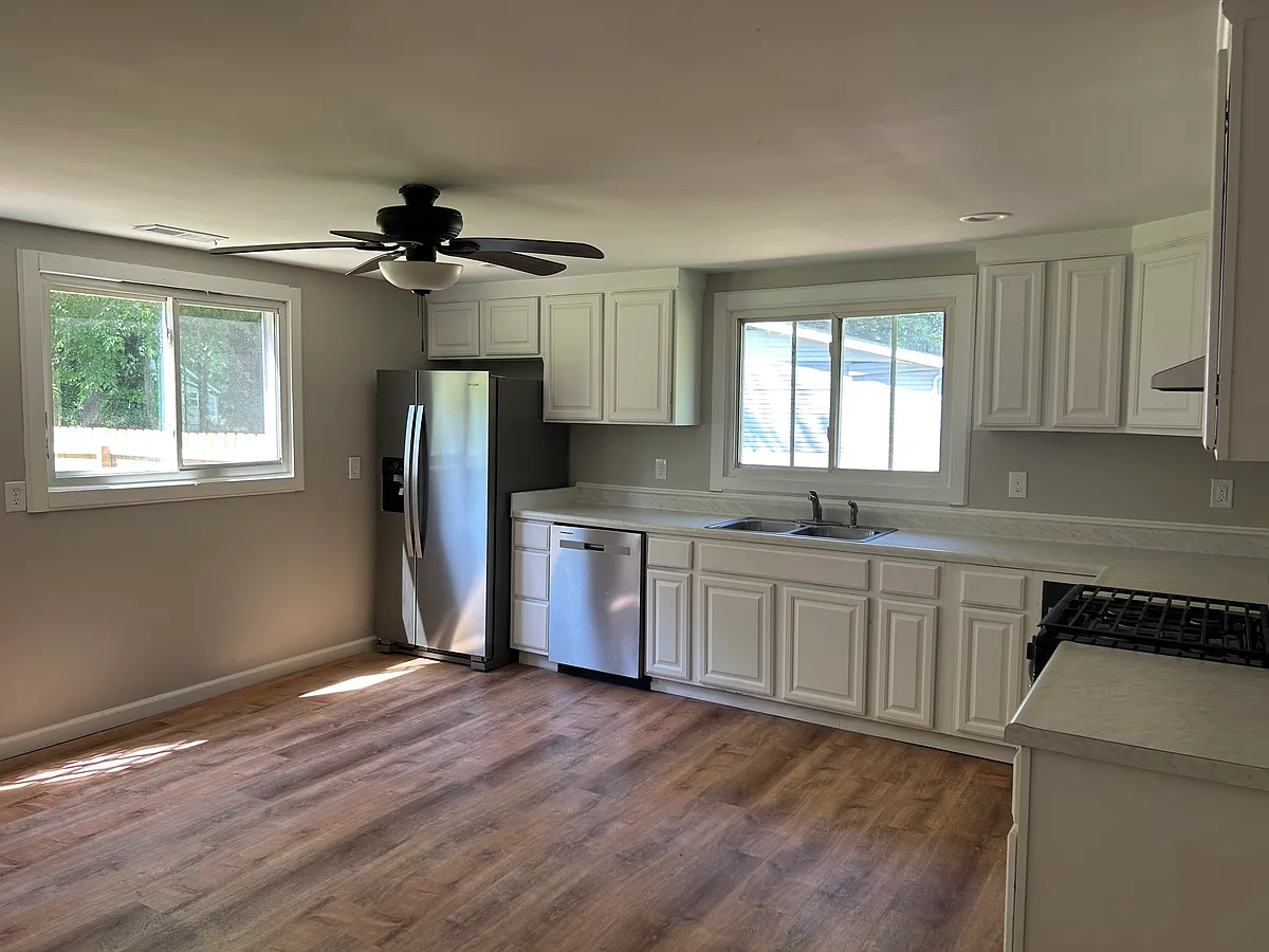 Building Photo - 638 Wood River Ave