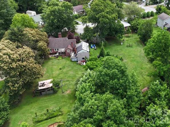 21 Maple Ave, Candler, NC 28715