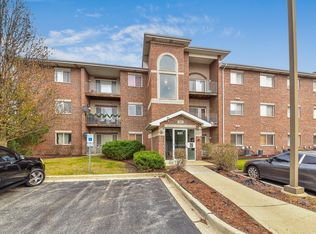 881 N Swift Rd UNIT 207, Addison, IL 60101