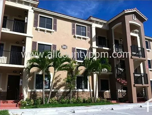 3 bed, $3,000 — Photo 2