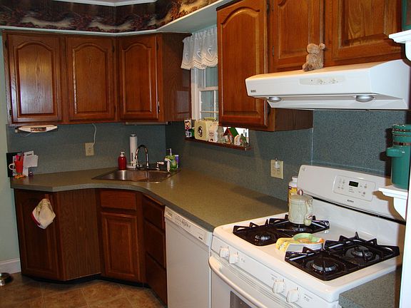 5th image of 14 Woods Ln