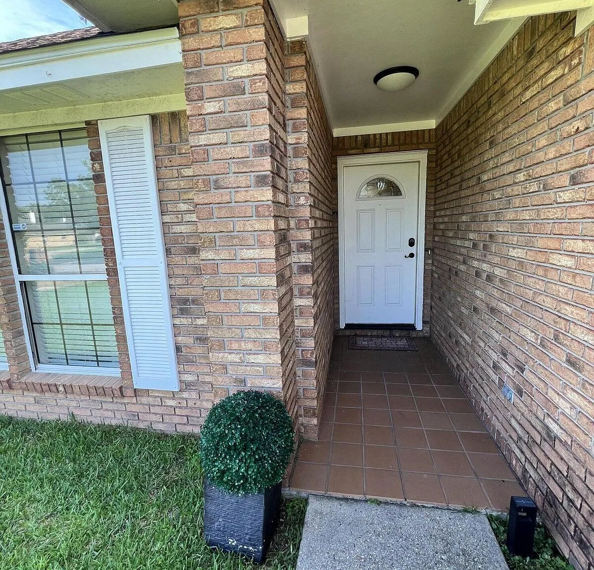 3 bed, 2.0 bath, 1600 sqft, $2,000 — Photo 3