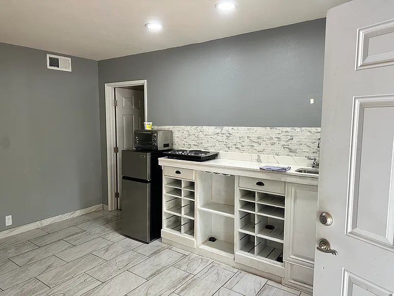 1 E Rancho Park — Photo 1