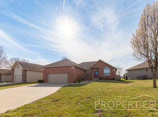 631 N Spout Spring St, Nixa, MO 65714