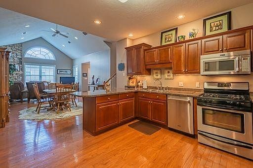 2nd image of 1067 Ashfield Way