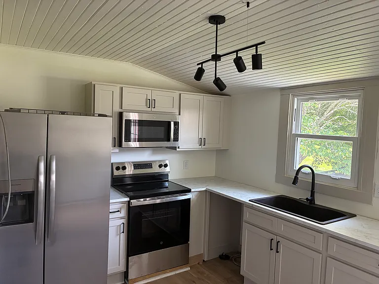 122 S Main St — Photo 3
