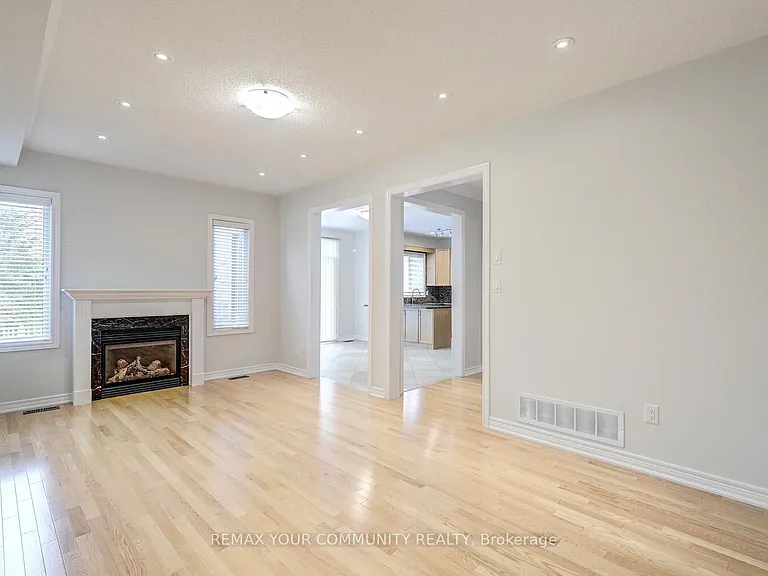 76 Ivy Glen Dr — Photo 16