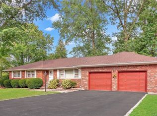 8 N Fairview Ave, Nanuet, NY 10954