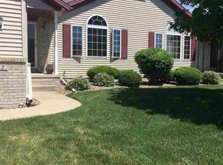 23 Crosswinds Ct, Bloomington, IL