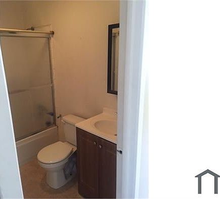 3rd image of 932 W 84th St APT A