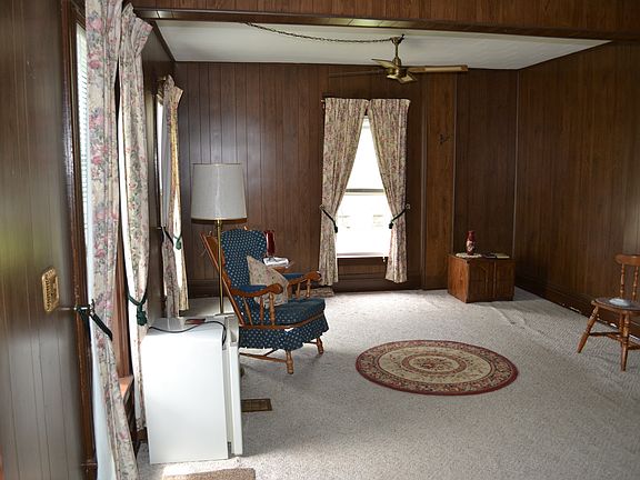 5th image of 9 Oak St