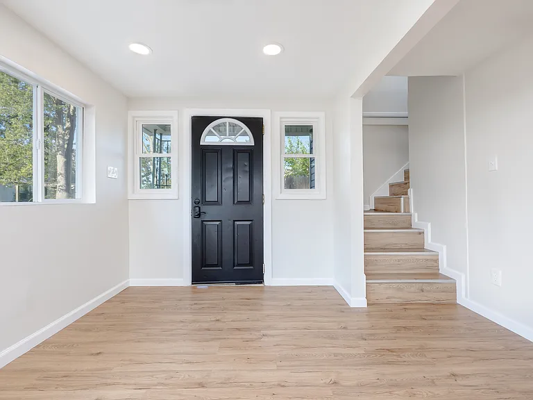 225 Bentz Ave — Photo 11