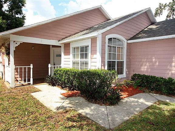 2nd image of 2864 Delcrest Dr