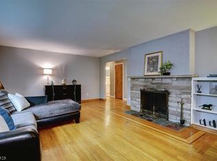 401 Warrenville Rd, Green Brook, NJ 08812