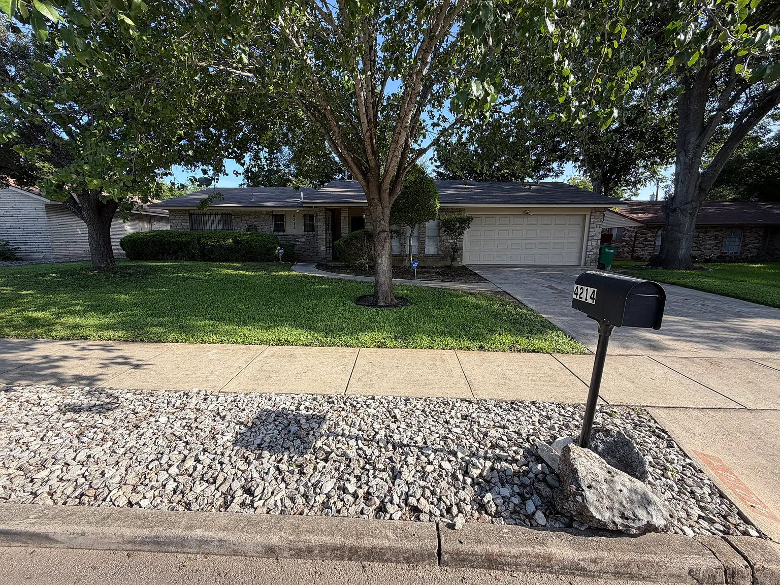 3 bed, 1598 sqft, $2,000 — Photo 2