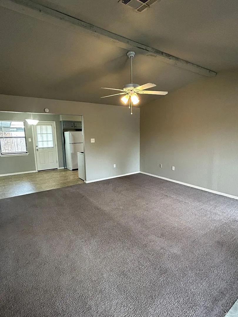 910 NE Tortoise Drive — Photo 2
