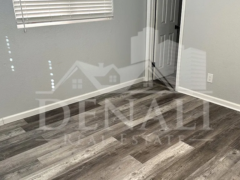 216 E Carol Ave — Photo 10