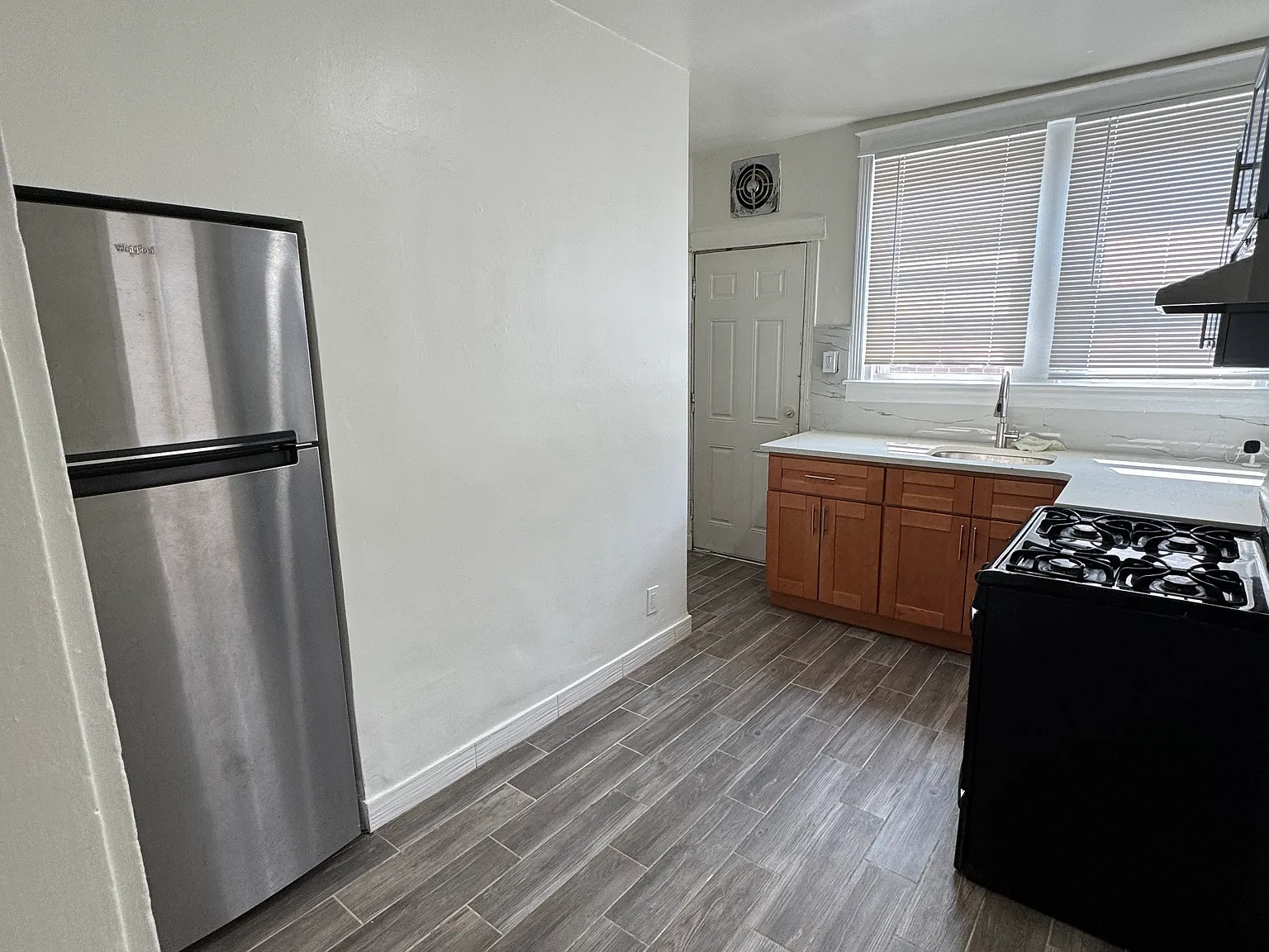 2 bed, 720 sqft, $1,150 — Photo 2