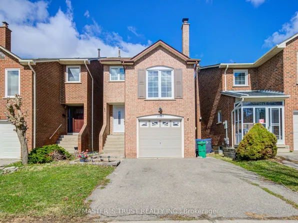 1017 Lucerne Cres, Mississauga, ON L5C 3X6
