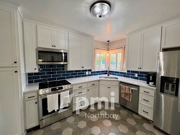 5th image of 158 S Seymour St