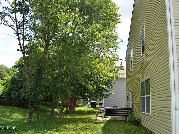 4th image of 319 Chrysler Ln