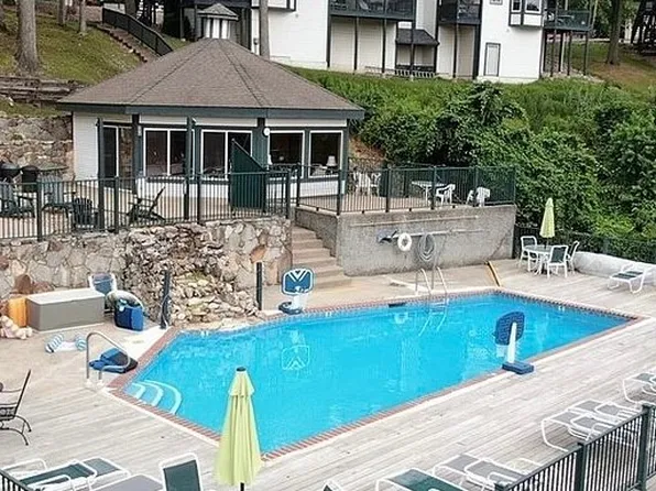 1522 Cherokee Rd #2B, Lake Ozark, MO 65049