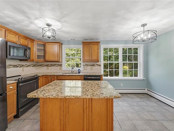 3rd image of 21 Casey Ln