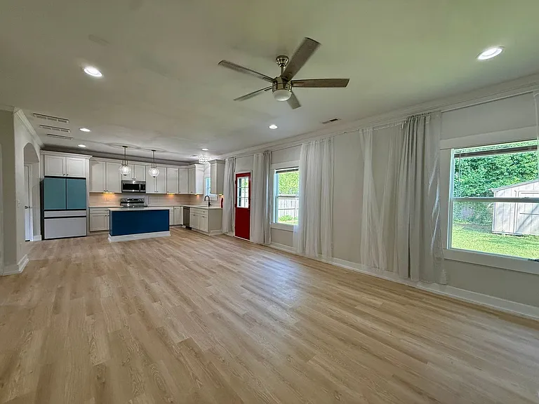 8028 Glade Rd — Photo 5