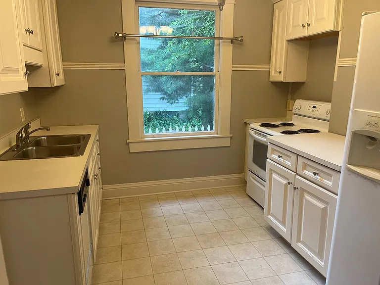 Wallace Ave Duplex — Photo 7